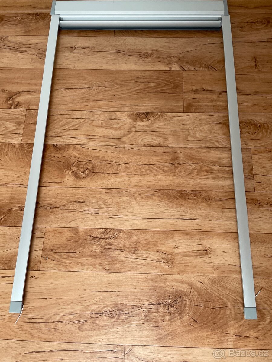 Roleta na střešní okno ISOTRA 620x1050 bílá - 2