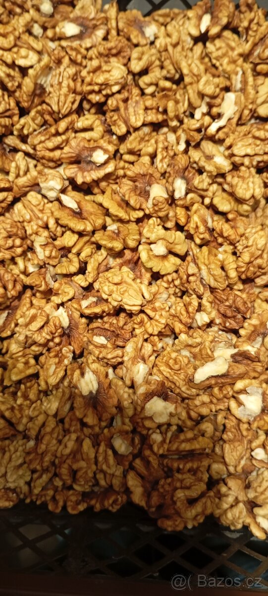 Loupané vlašské ořechy - 2