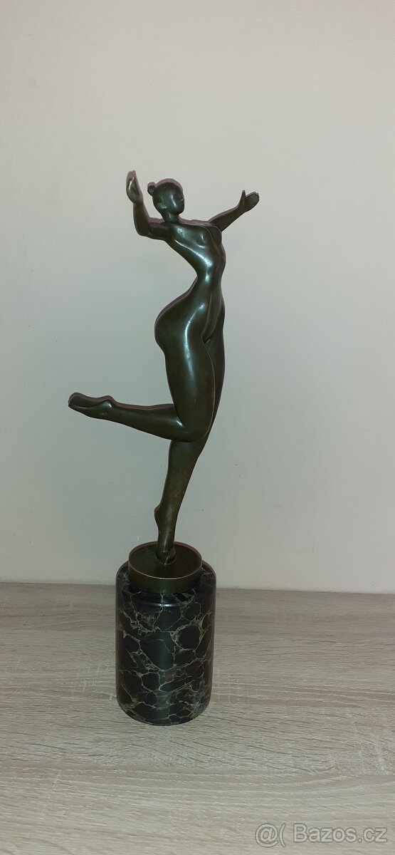 Bronzová socha - 2