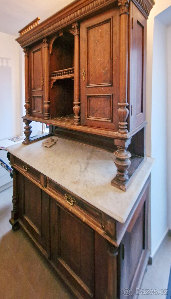 starožitný příborník - 2