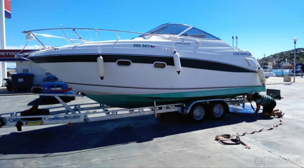 Motorová loď Four Winns 248 - 2