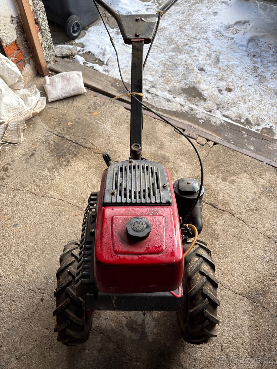 Maloosý traktor - 2