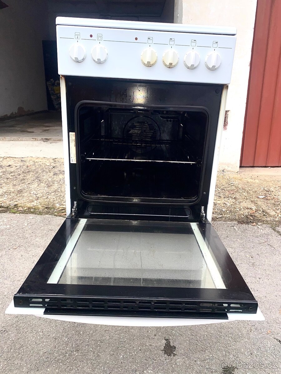 Sklokeramický sporák MORA - 2