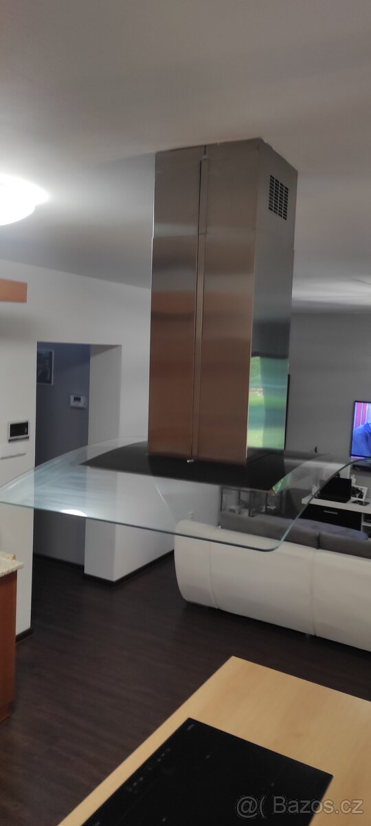 Krásná skleněná digestoř Whirlpool - 2