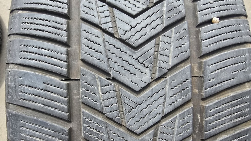 Zimní pneumatika 245/35/20 Tracmax - 2