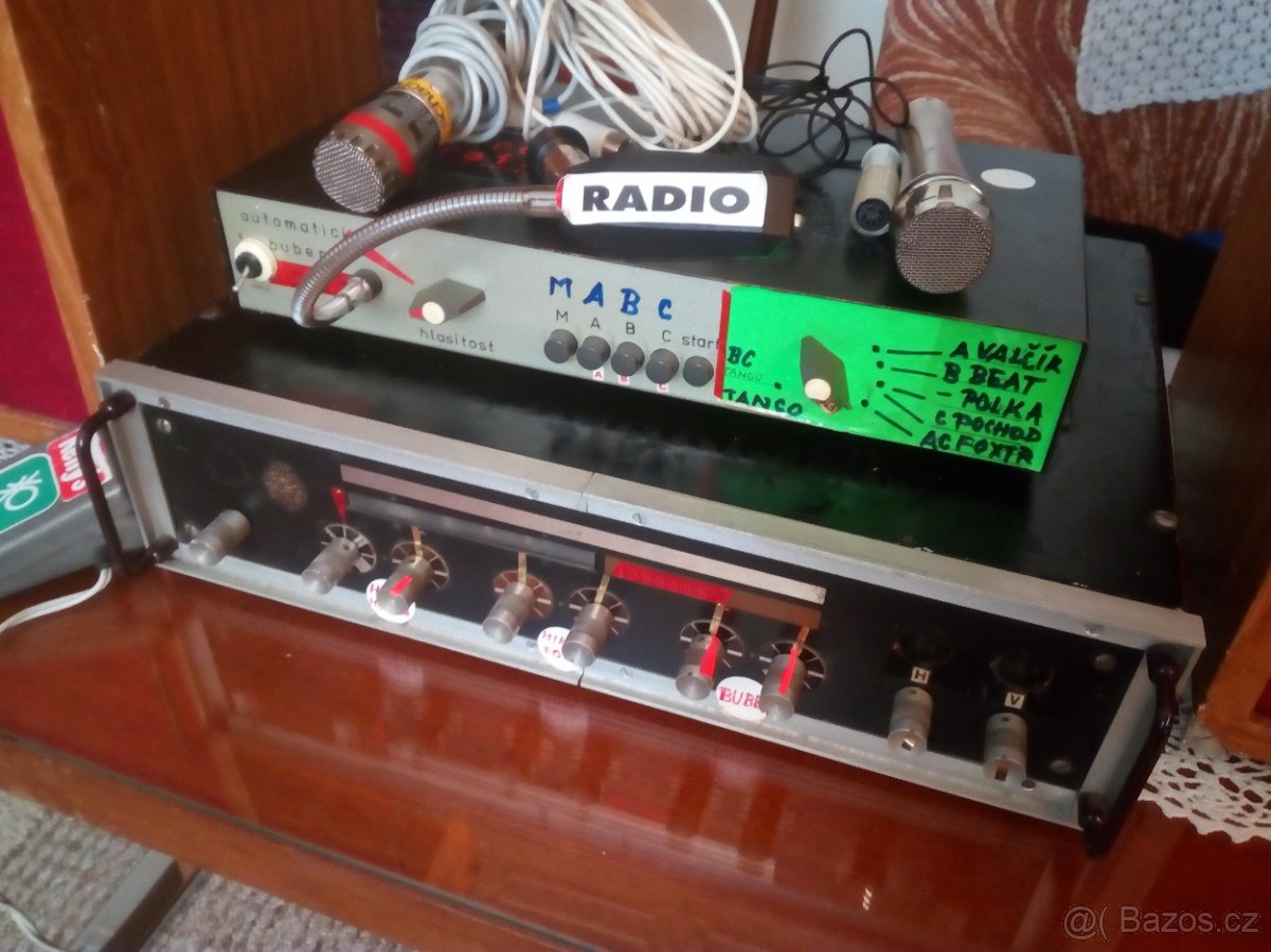 Bedny,zesilovač,mikrofony po harmonikáři - 2