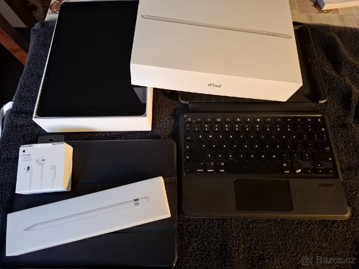 Stříbrný iPad 10.2 64GB WiFi 2021 - 2