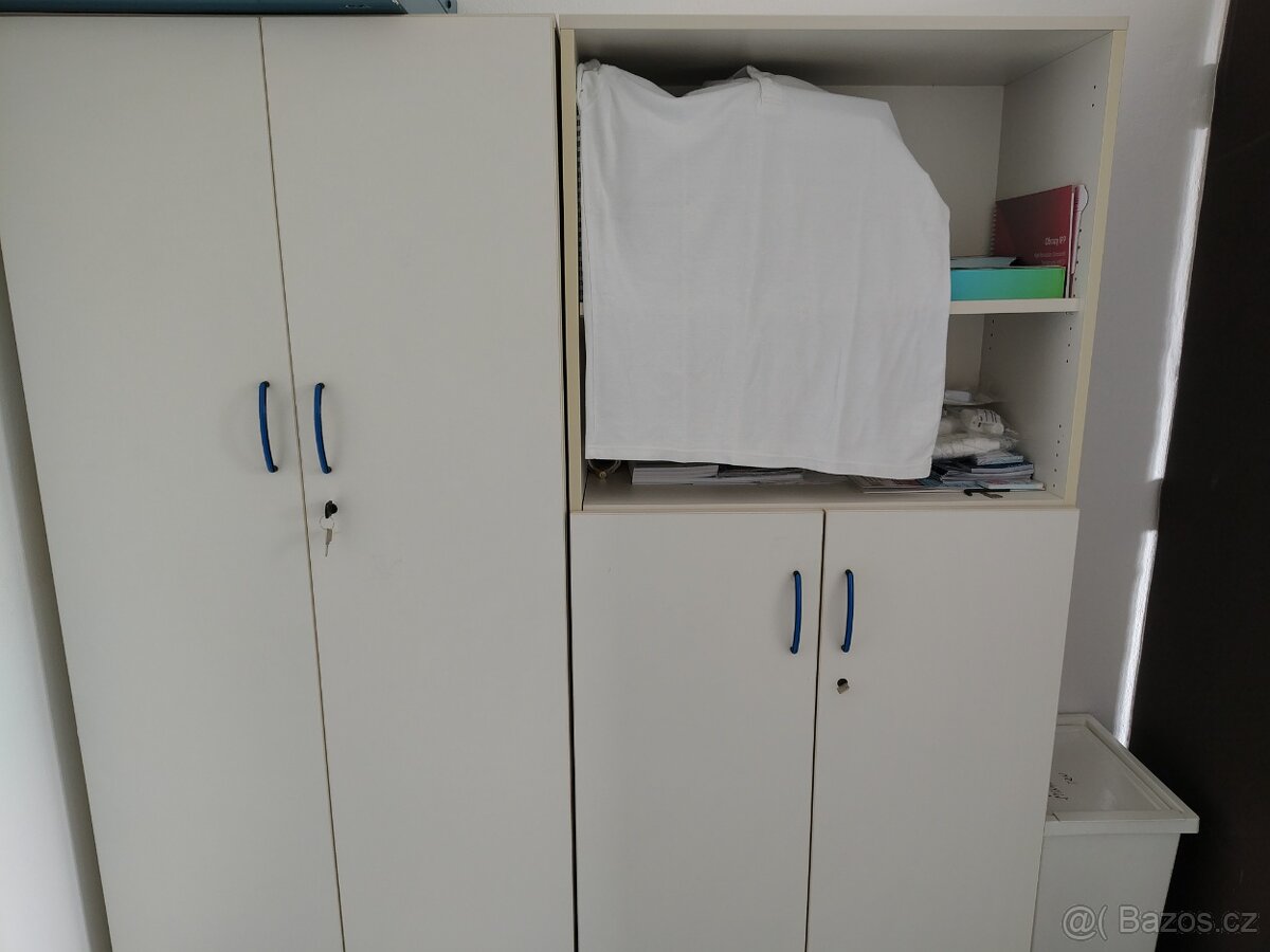 Nábytek z ordinace - 2