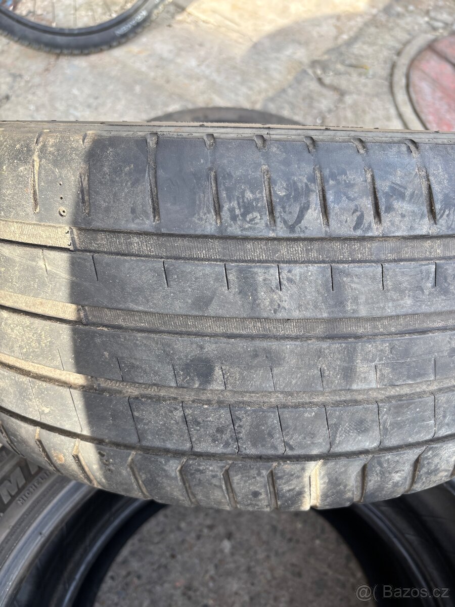 245/40 r18 - 2