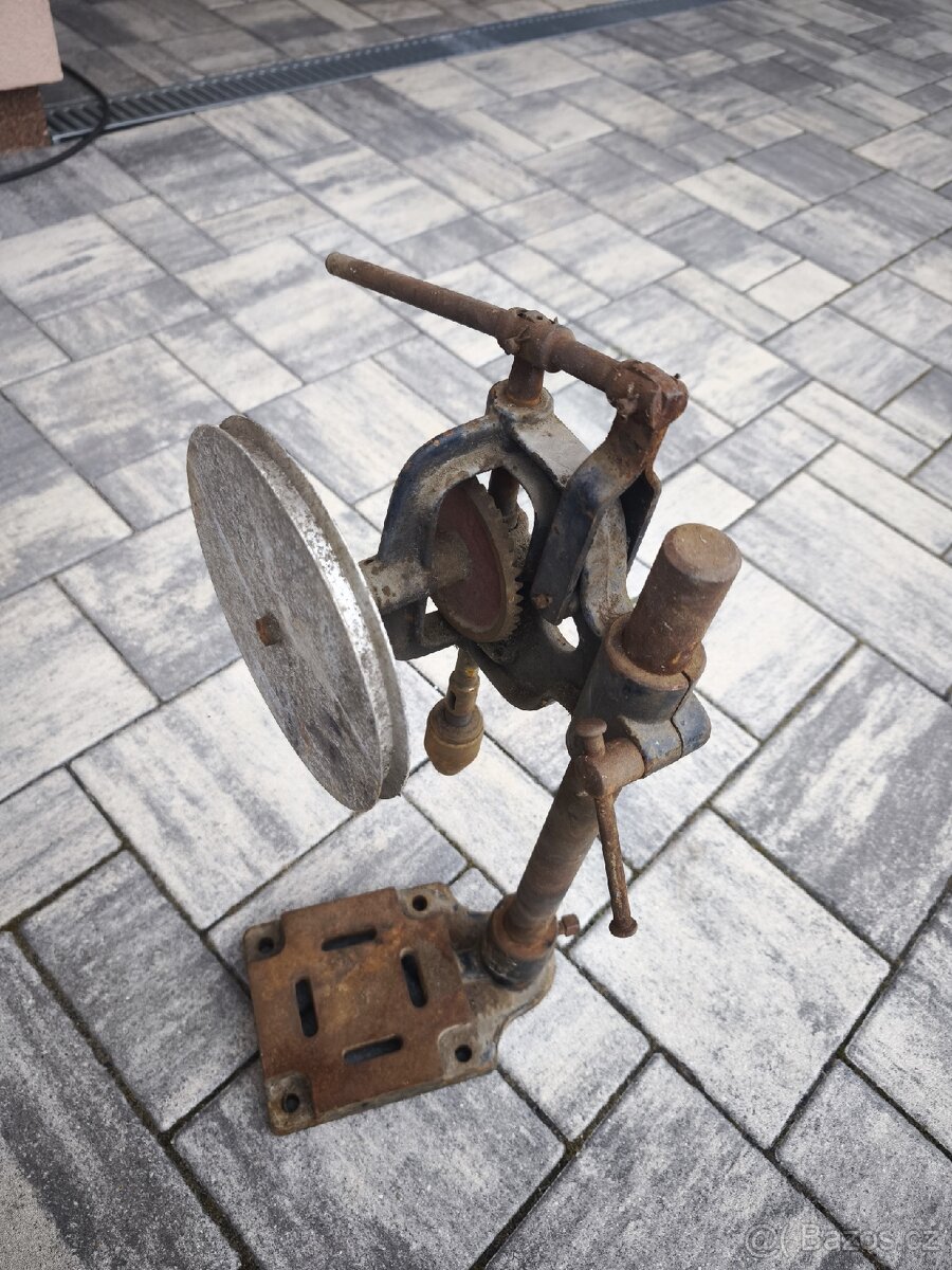 Historická ruční vrtačka - 2