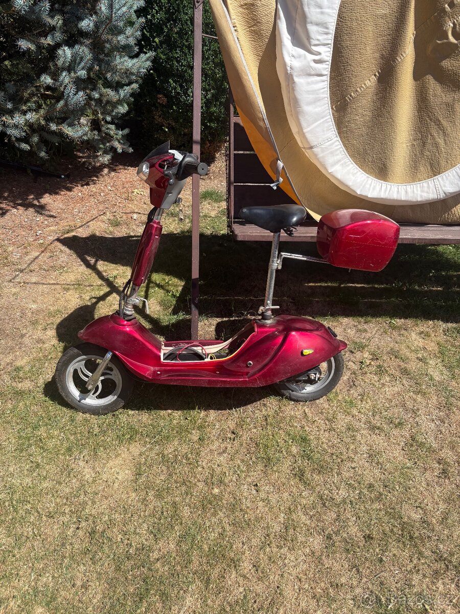 Retro elektro skútr - 2