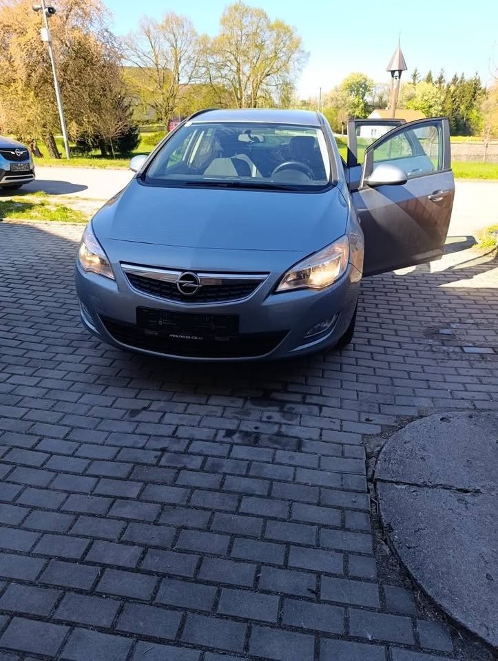 Opel Astra SPORTS TOURER - 2