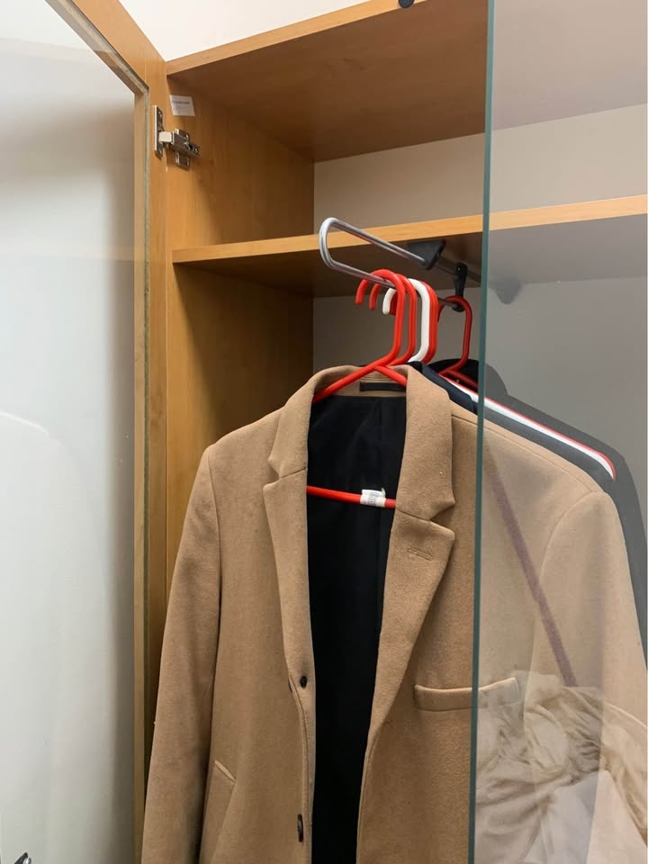 Prosklená šatní skříň - 2