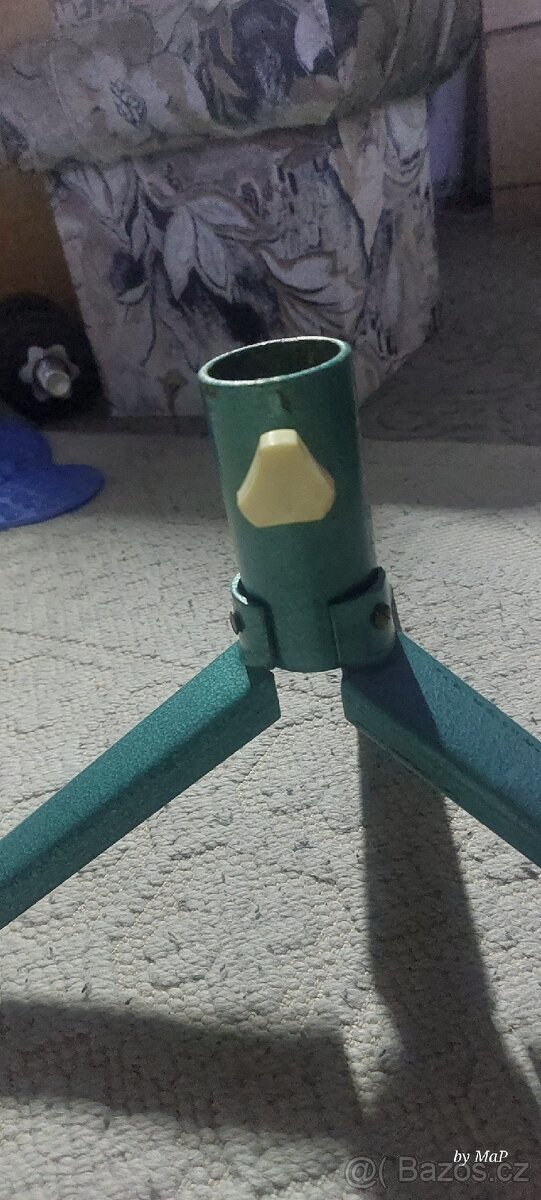 Starší stojan na vanocni stromek - 2