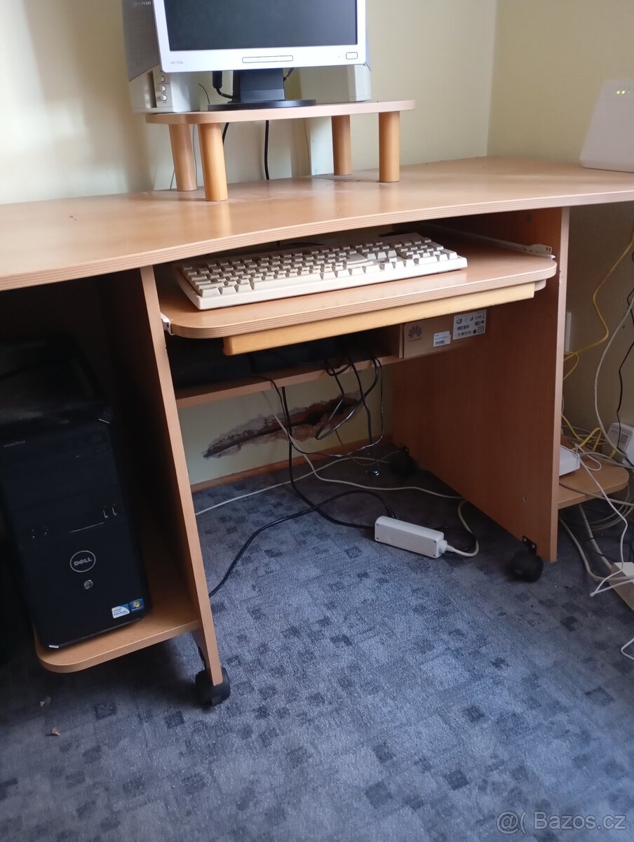 Počítačový stůl - 2