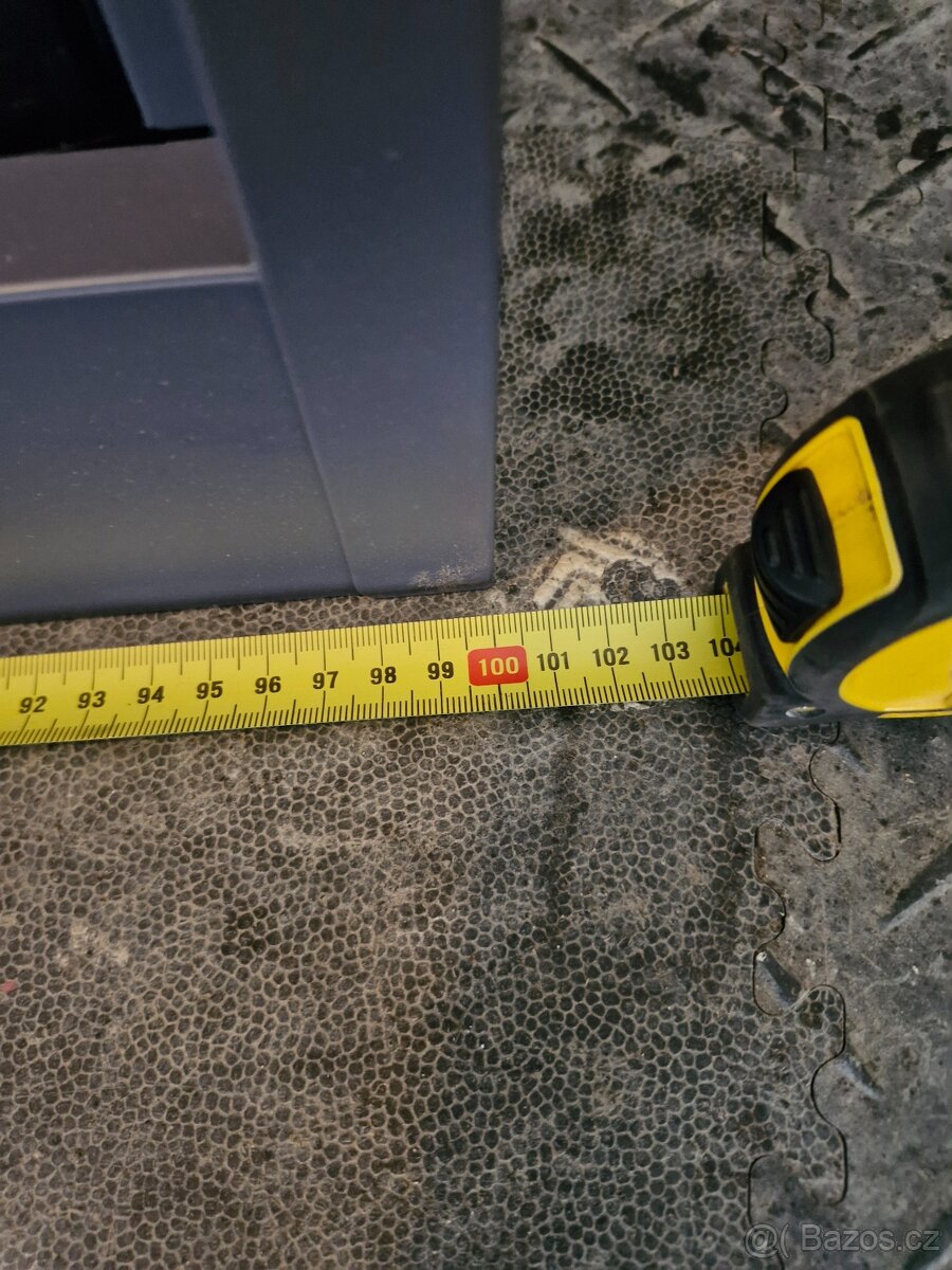 Kovová skříň s roletovými dveřmi - 2