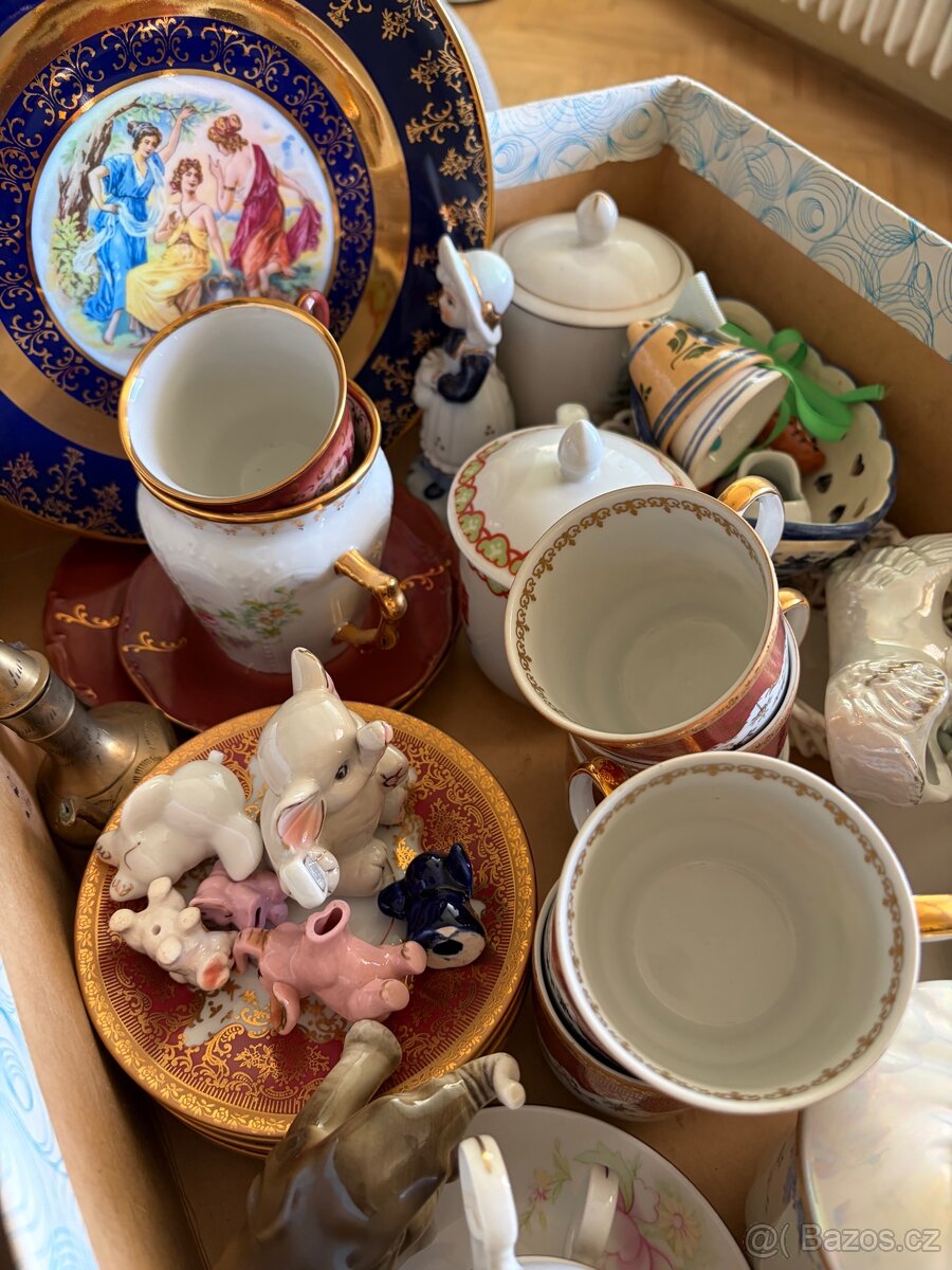 Mix porcelánu - šálky, talířky,… - 2