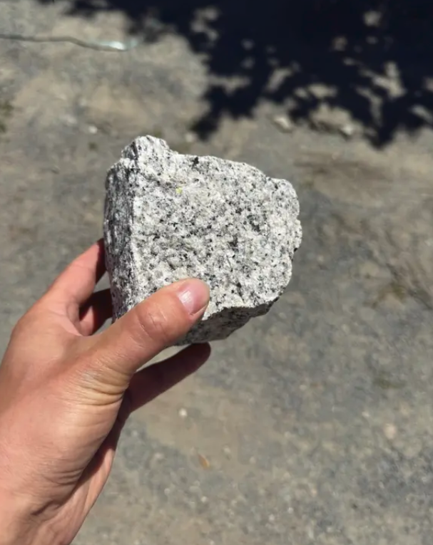 Šedé žulové štípané kostky - 2