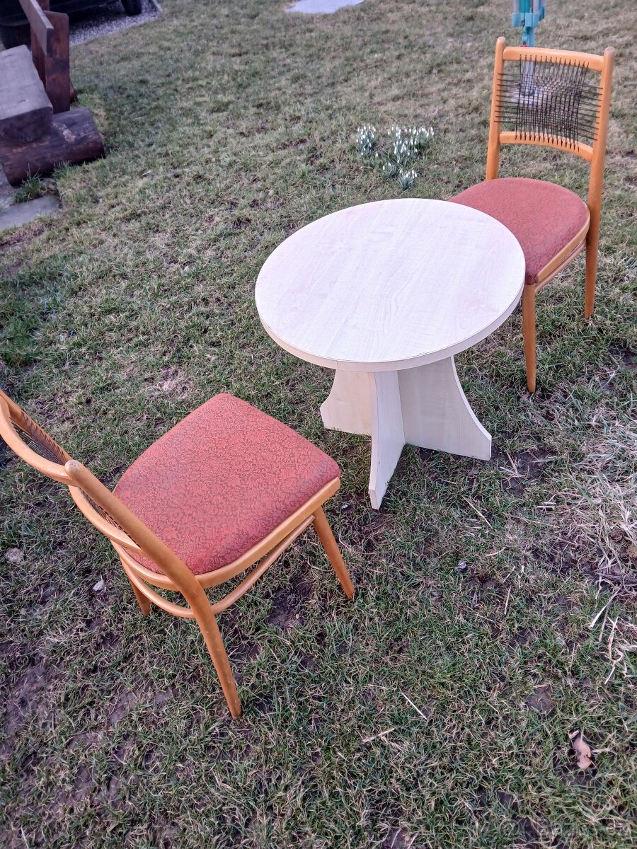 Prodám stůl a židle. - 2