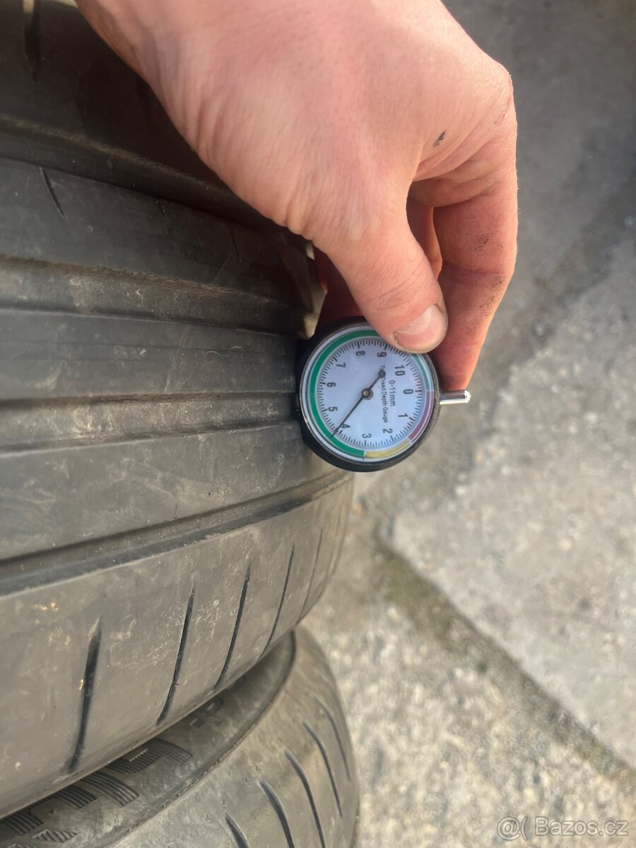 Pneu 215/60/16 - 2