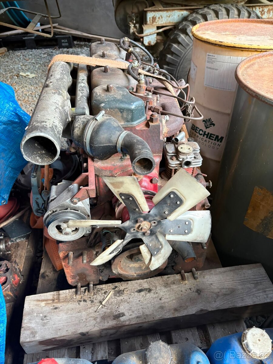 Motor traktoru 6701 - 2
