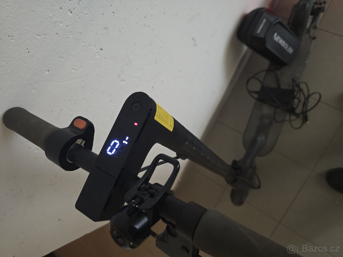 Mi Electric Scooter Essential - 2