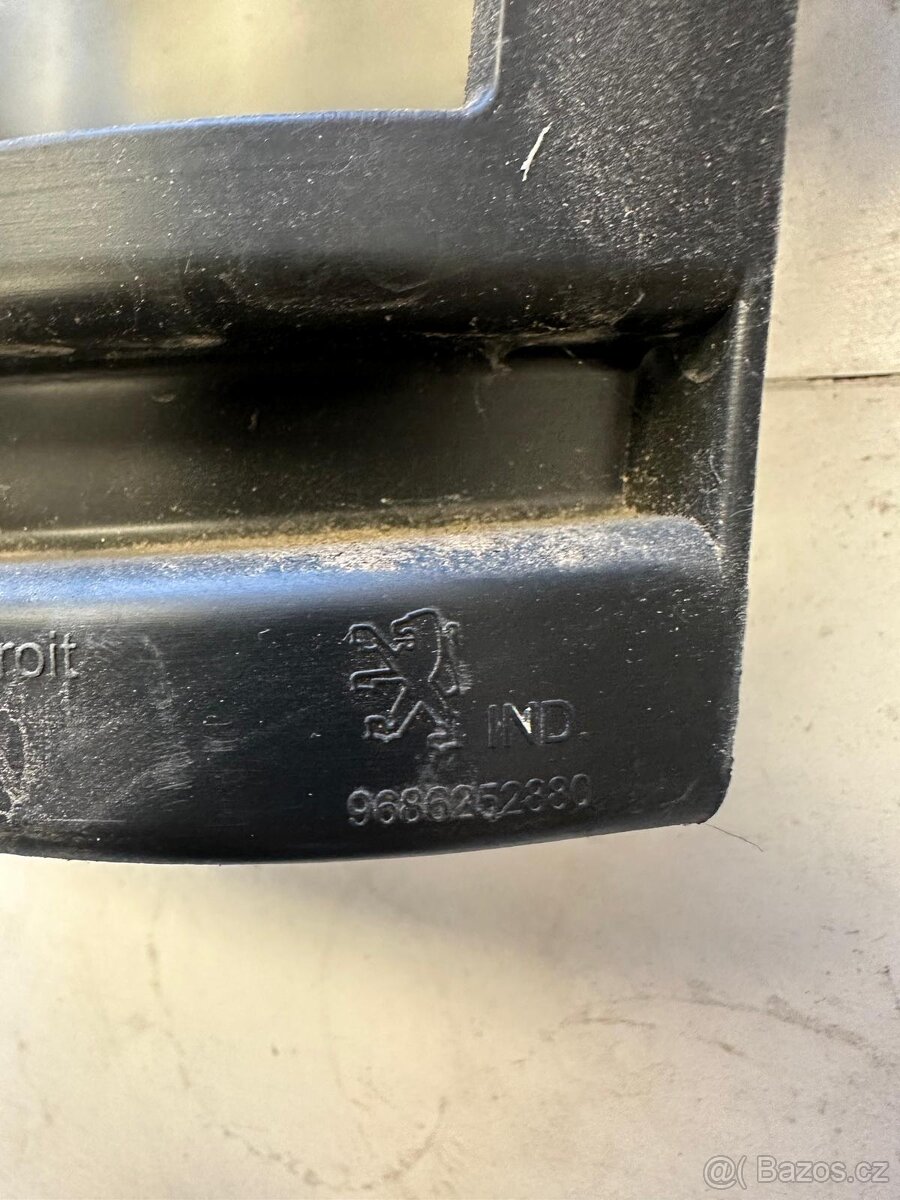 Peugeot 5008 Držaky Výztuha nárazníku 9686252880 - 2