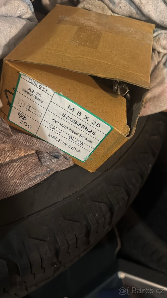 Prodám šrouby m820 mm - 2