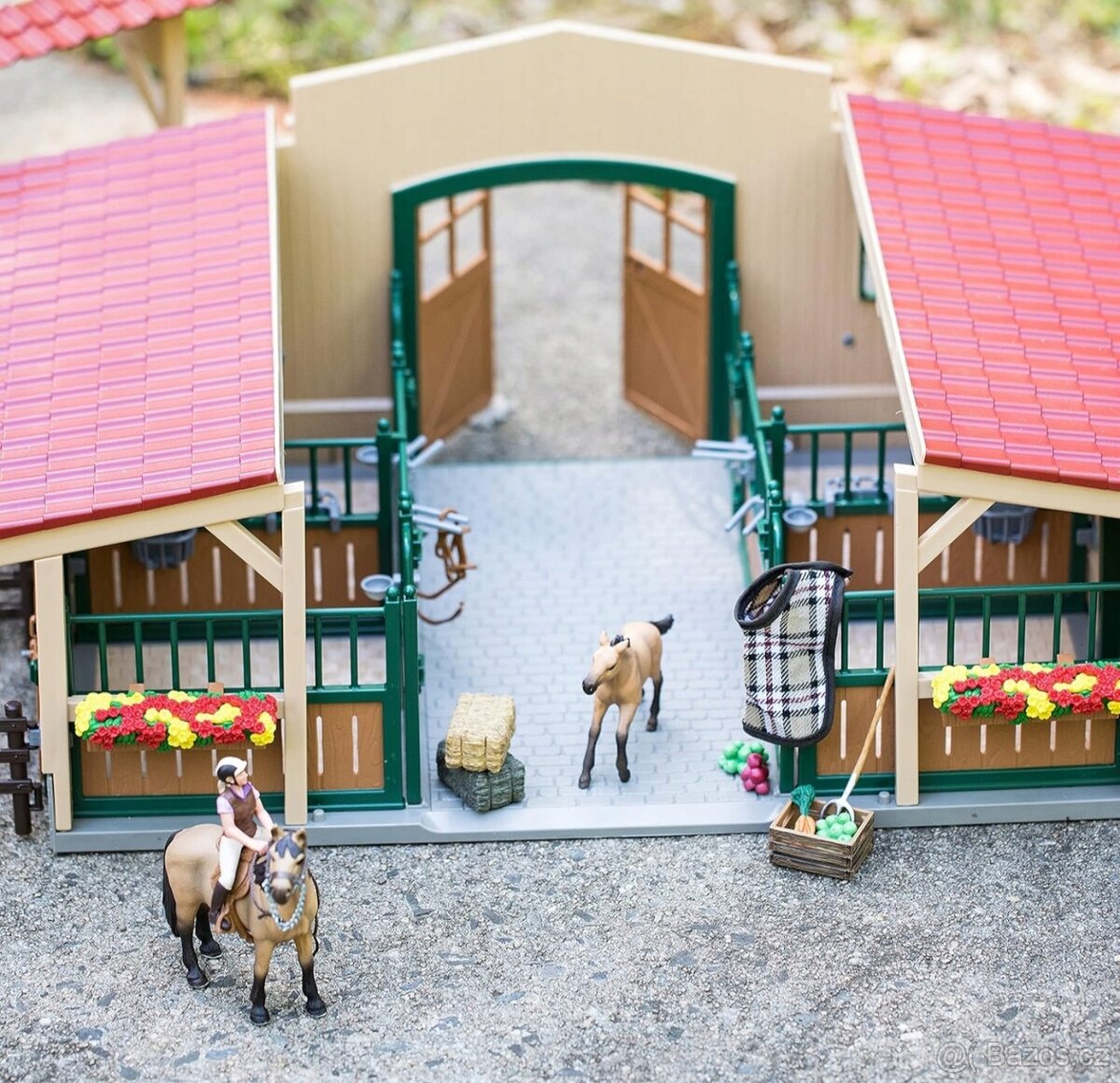 Schleich 42195 Stáj s koňmi a příslušenstvím, od 3 let, FARM - 2
