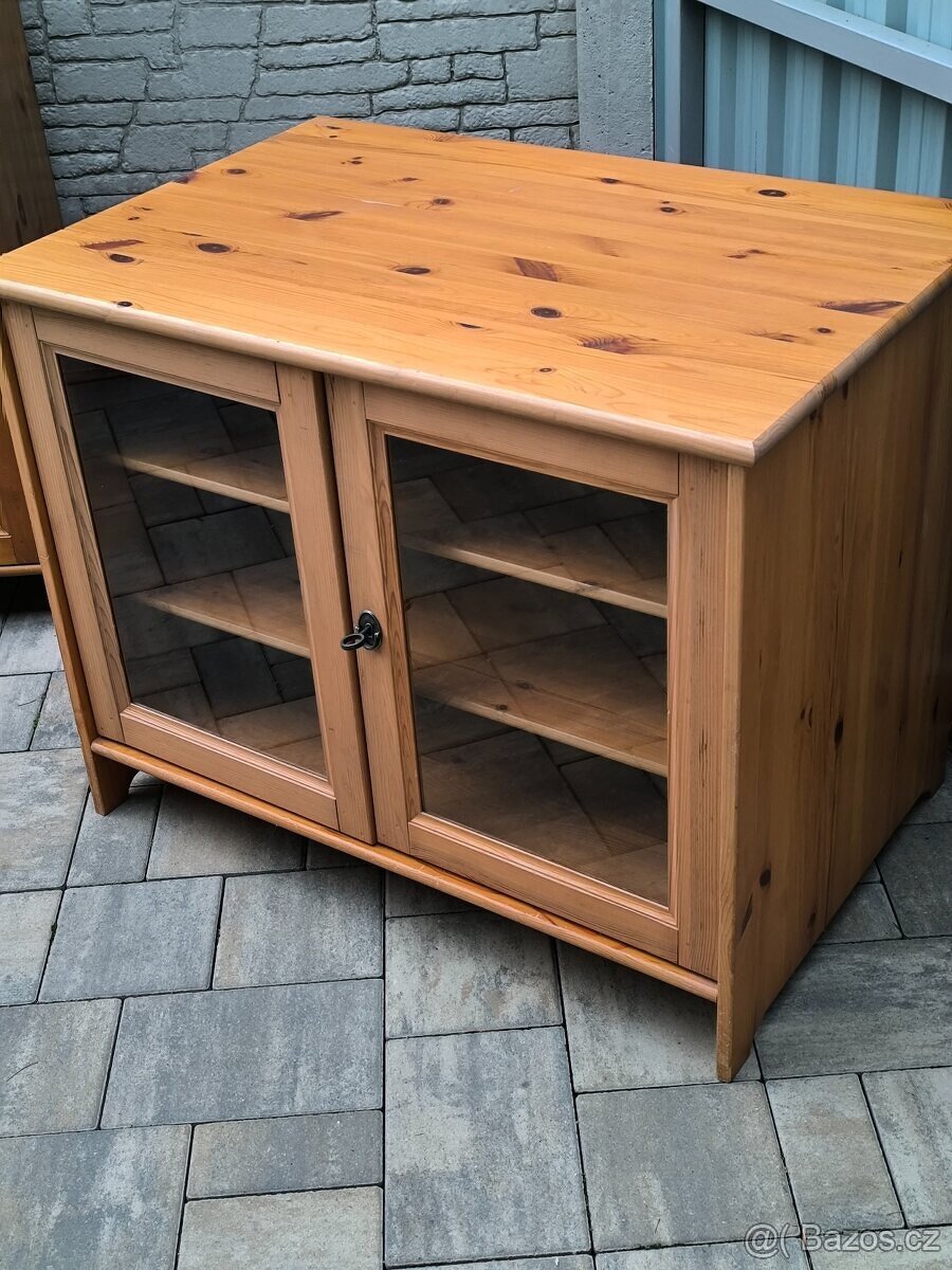 Prodám dřevěnou TV komodu IKEA Leksvik - 2