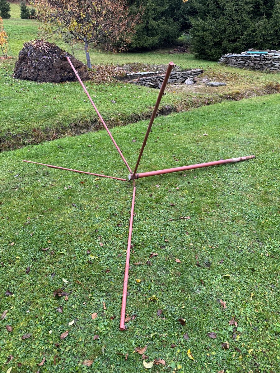 Otočný sušák na prádlo - 2