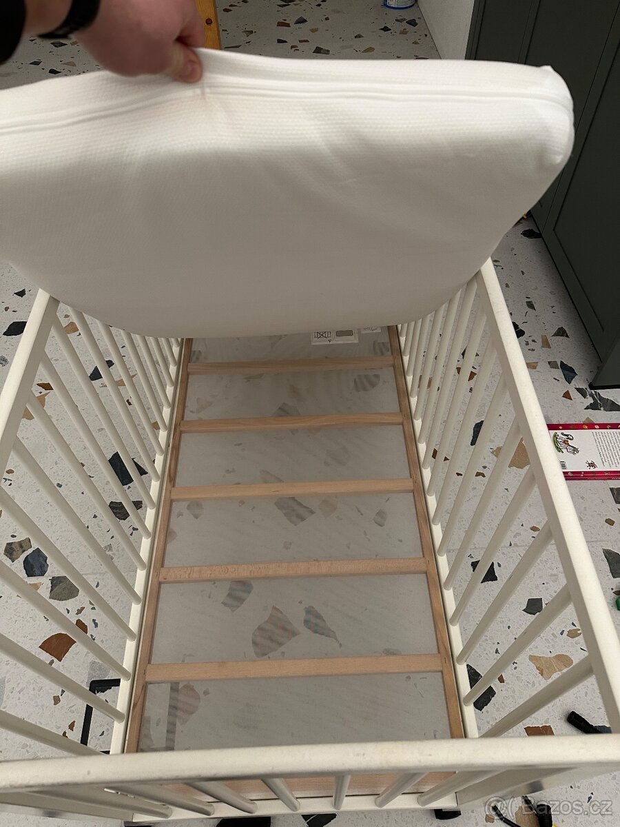 Postýlka nova matrace - 2