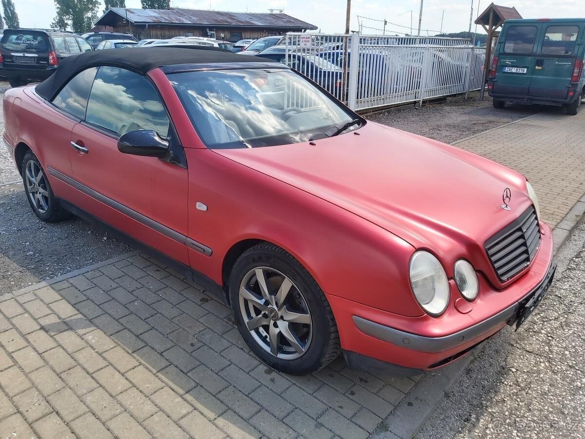 Mercedes-Benz CLK 320i - 2