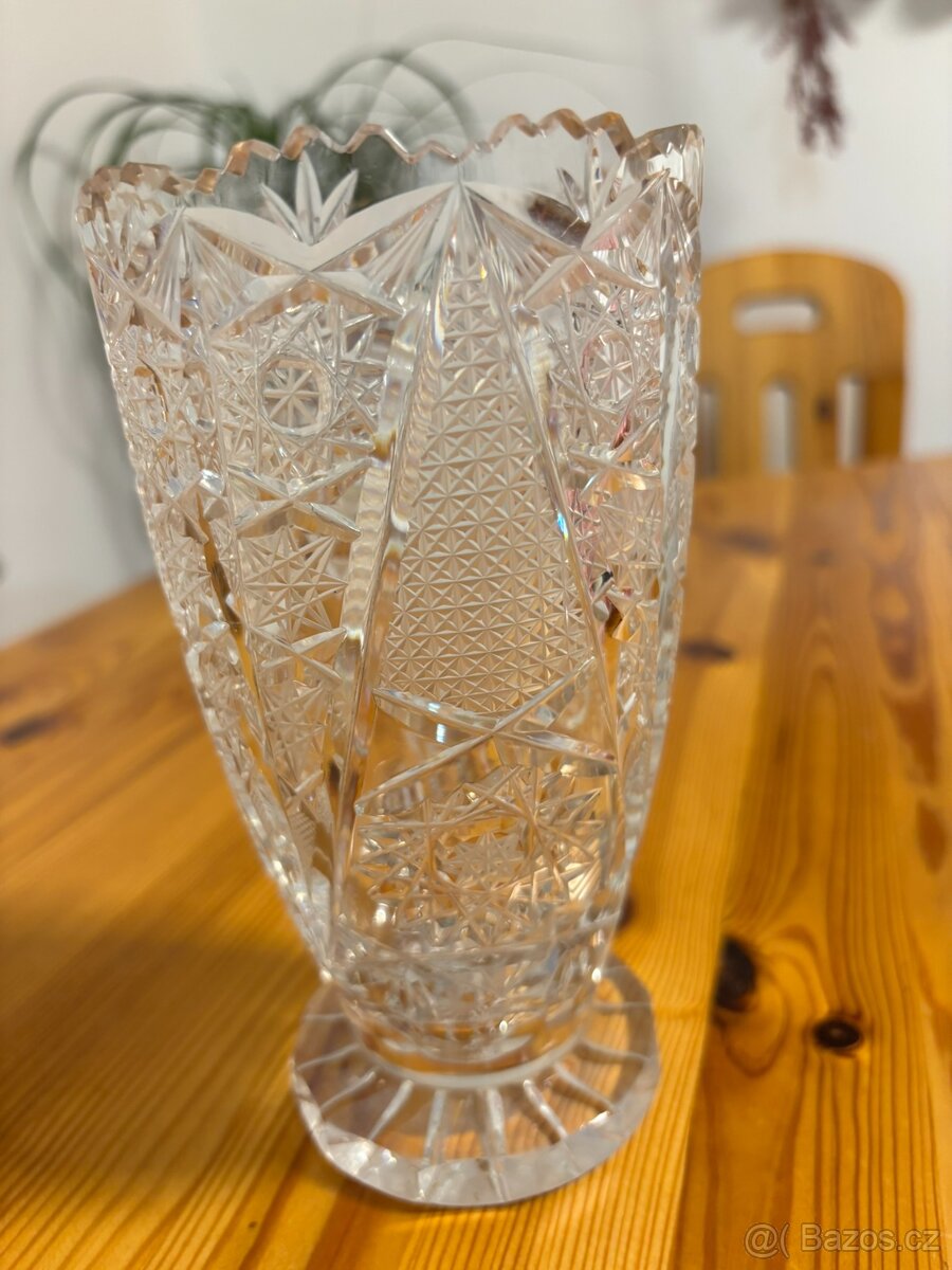 Broušená křišťálová váza - 2