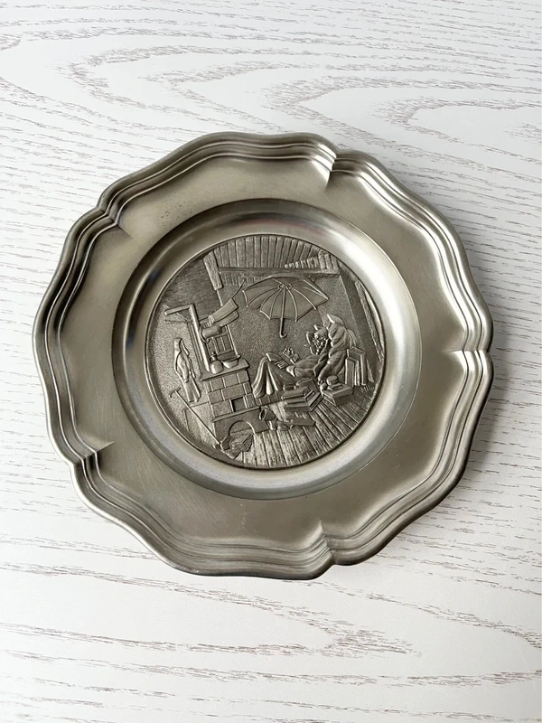 Závesný talír. Cín. Německo. - 2