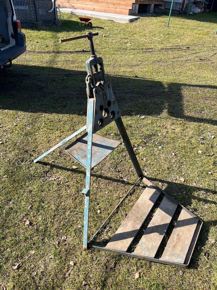 Instalatérský svěrák trubek (pionýrák) - 2