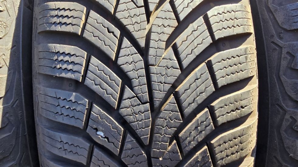 Zimní pneu 195/65/15 Continental - 2