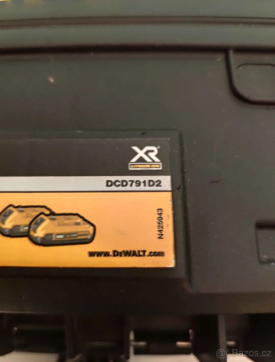 Vrtačka s příklepem DeWALT - 2