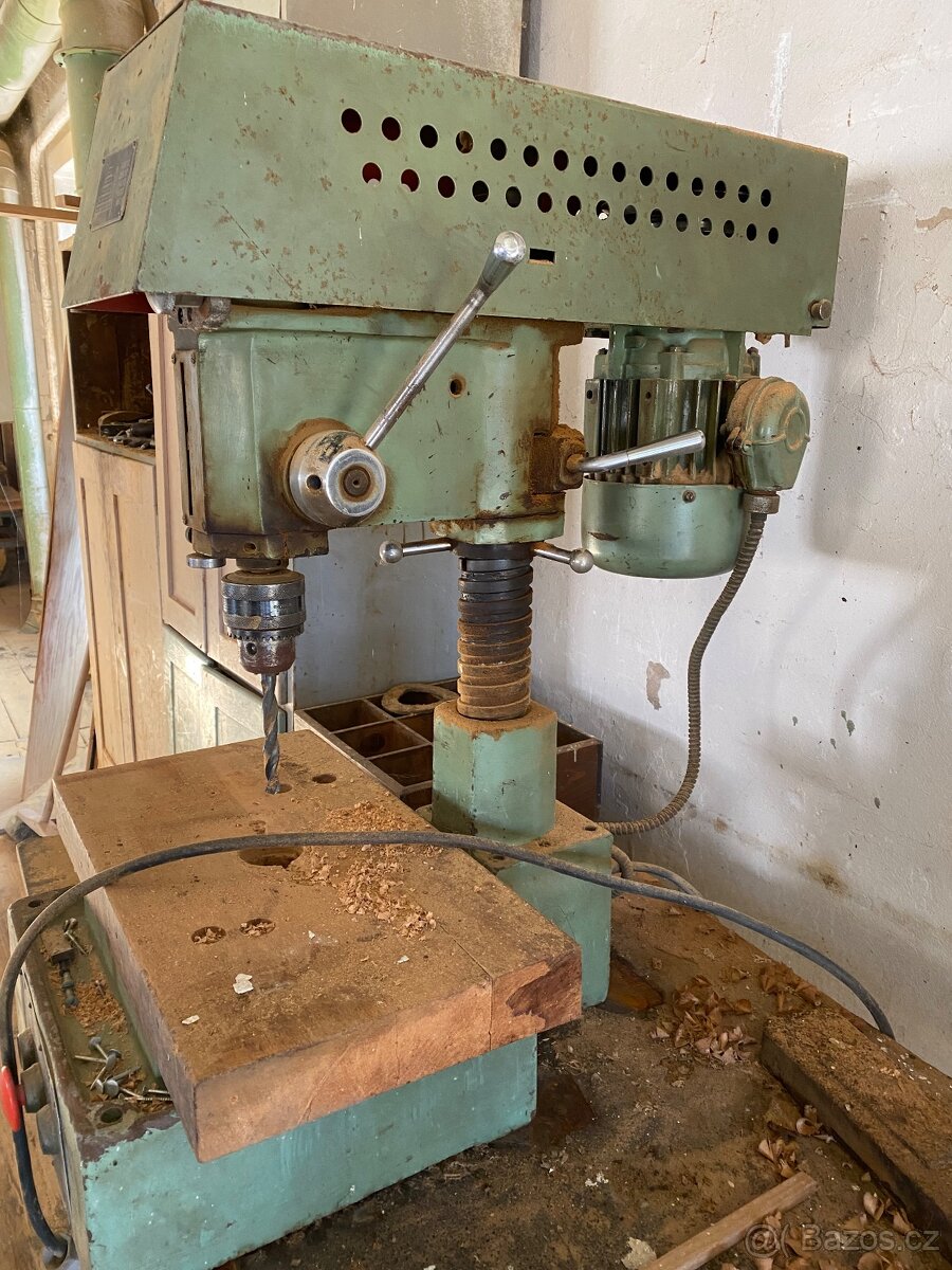 STOLNÍ VRTAČKA KOMUNARAS - 2