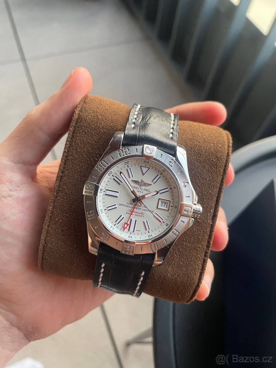 Breitling Avenger GMT 2 (43mm) - 2