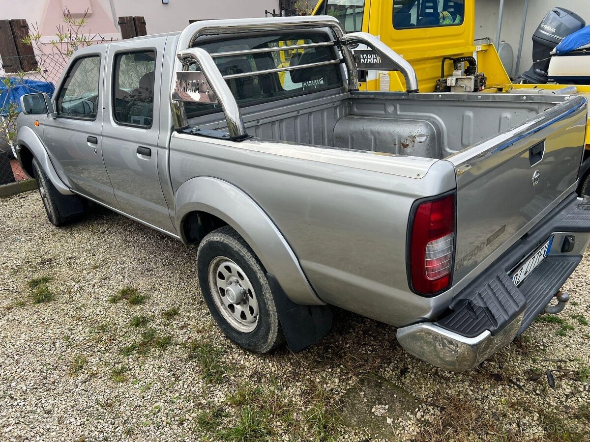 Navara NP 300 2.5 TD BEZ KOROZE - 2