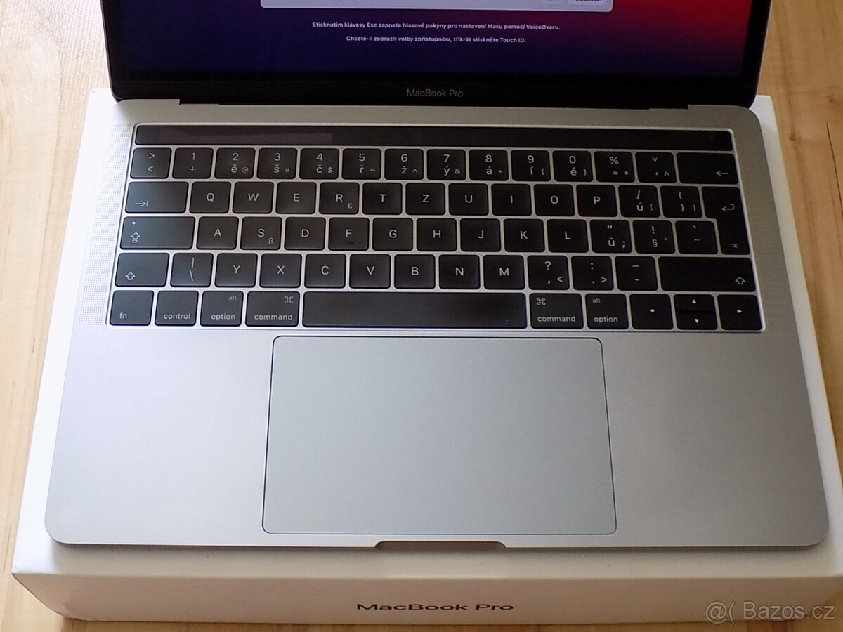 Apple MacBook Pro 13,3" Touch Bar (2019) / 2,4GHz / 16GB RA - 2