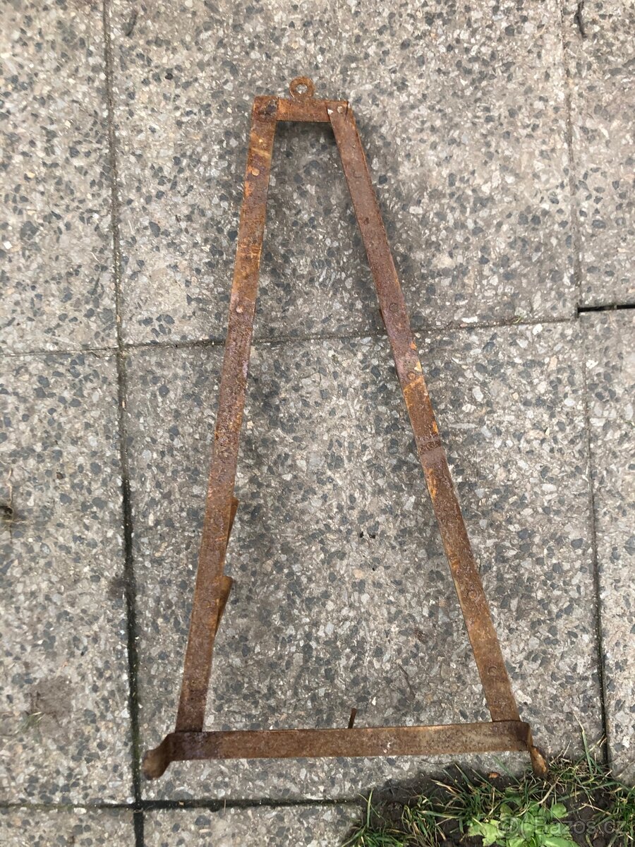 Historický držák na pokličky - 2