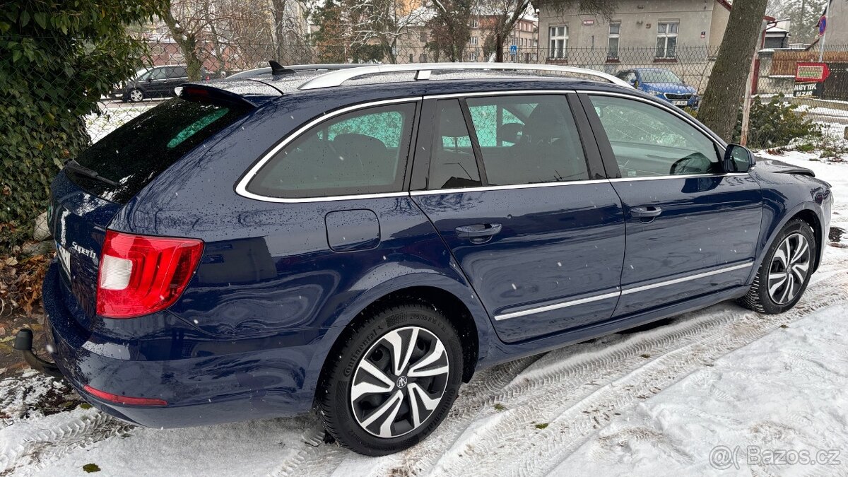 Škoda superb kombi 2,0tdi - 103kw, r.v. 2012 - havarovaný - 2