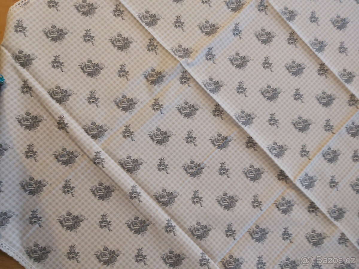 Ubrus šedé květy - 2