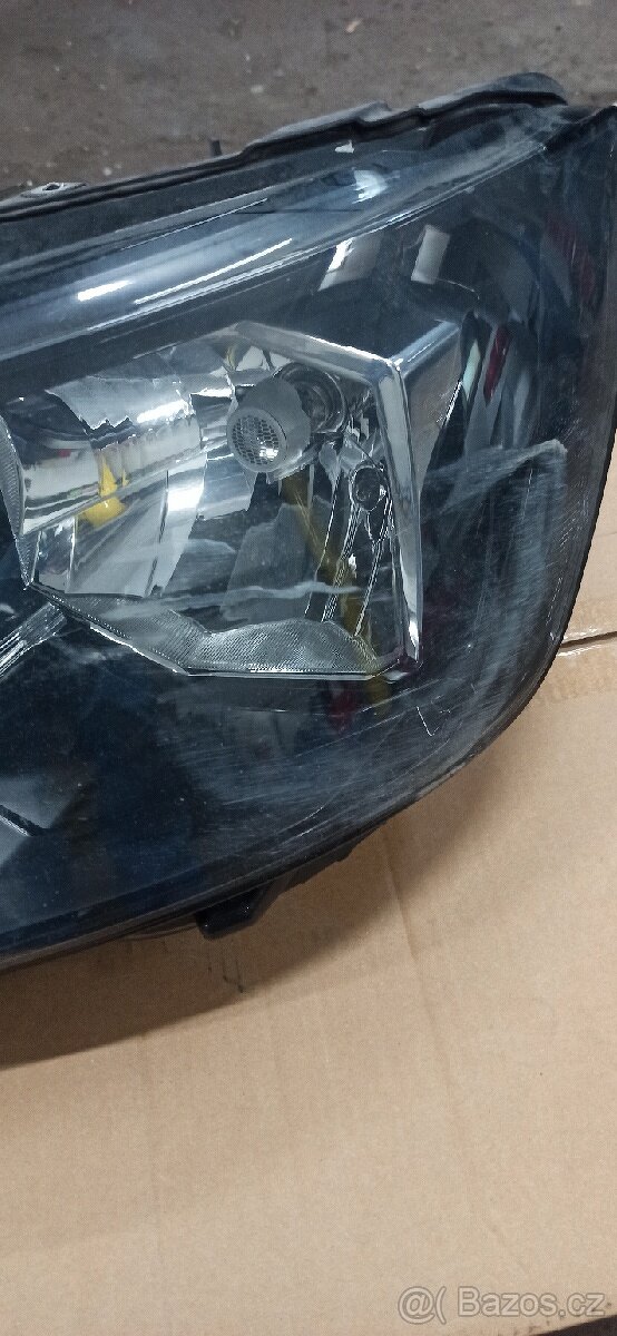 Levý přední světlomet VW Transporter 2017 - 2