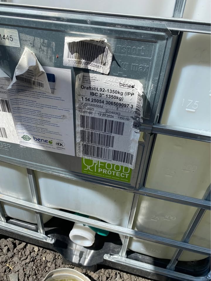 Prodám nádrž na vodu 1000l čistá - 2