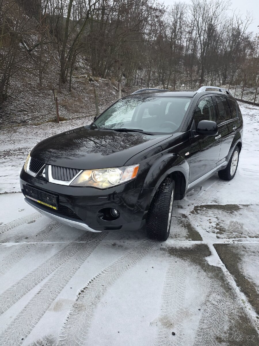 Mitsubishi Outlander 2.0 DI-D 4x4 | 7 míst | - 2