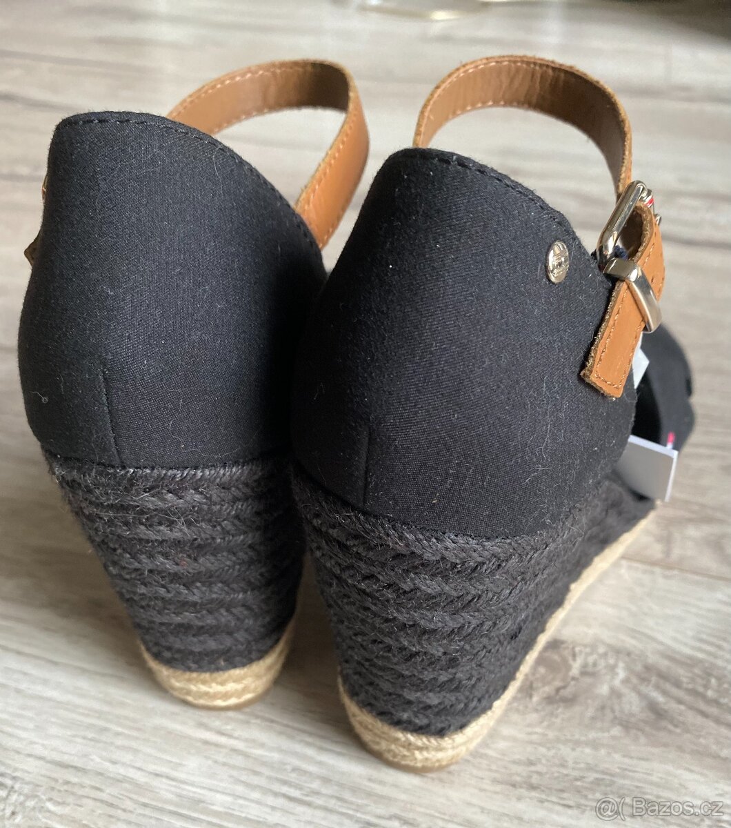 NOVÉ černé boty na klínku - 2