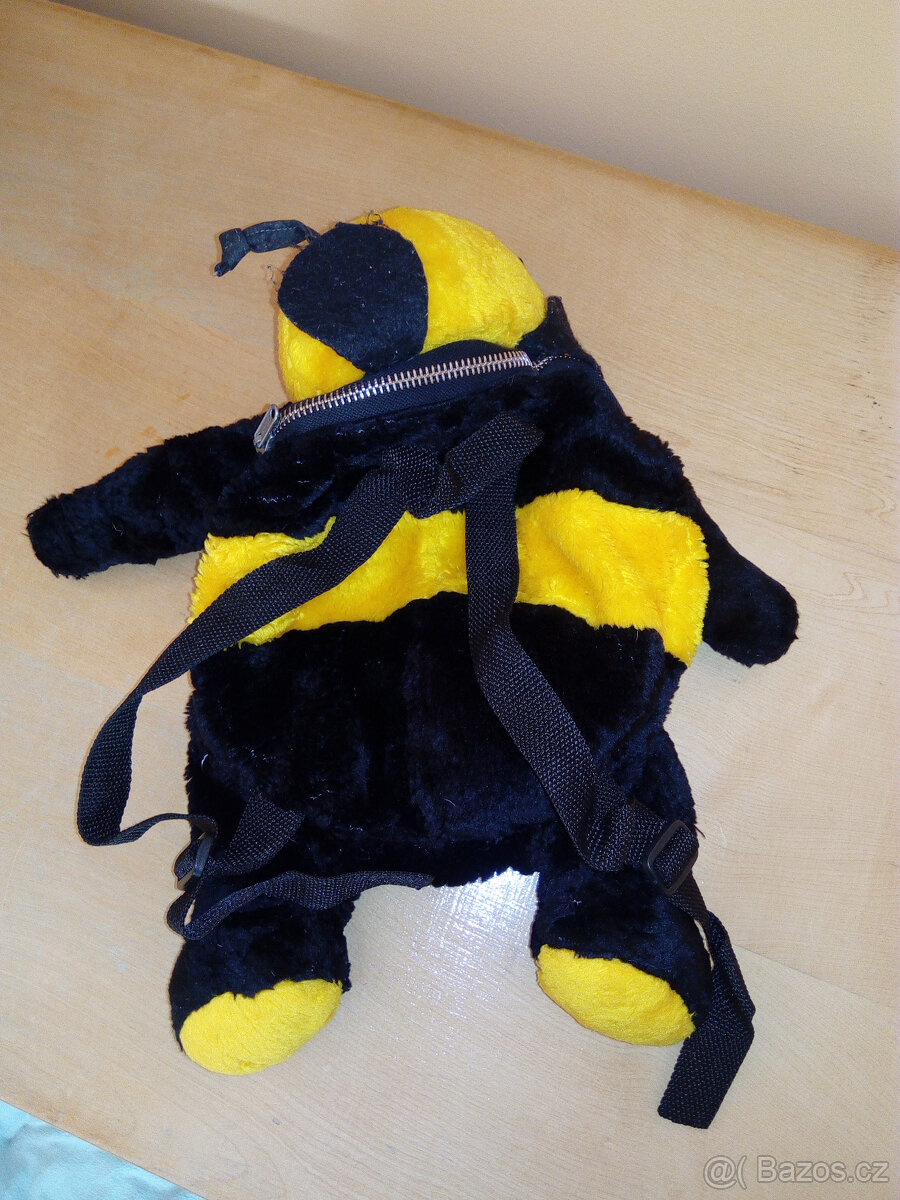 batůžek čmelák - 2